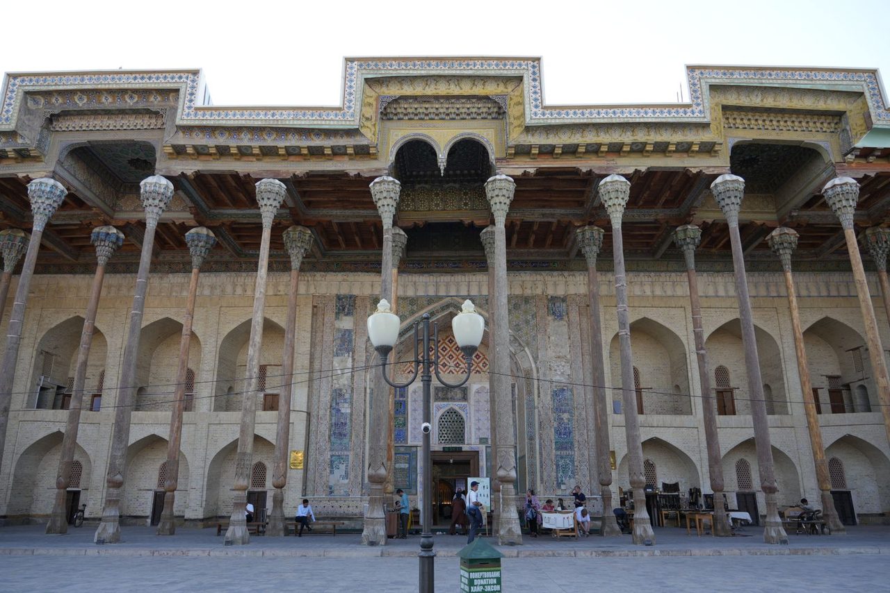 Bolo Hauz Mosque