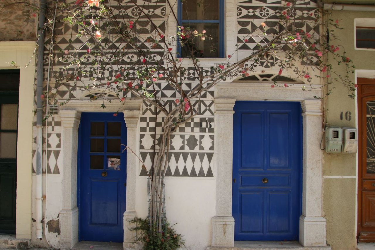 Blue doors and Xysta walls in Pyrgi
