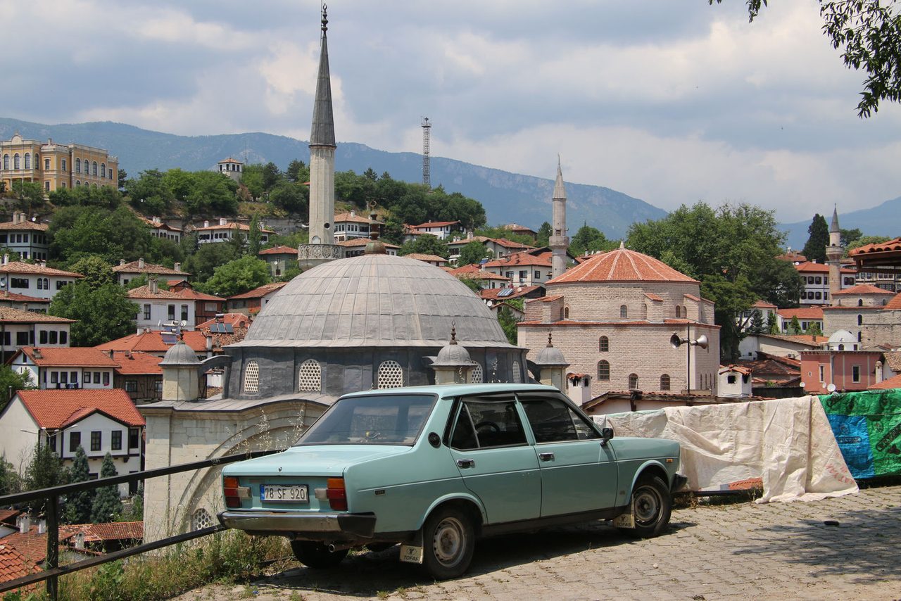 The Vintage Car and the Domes