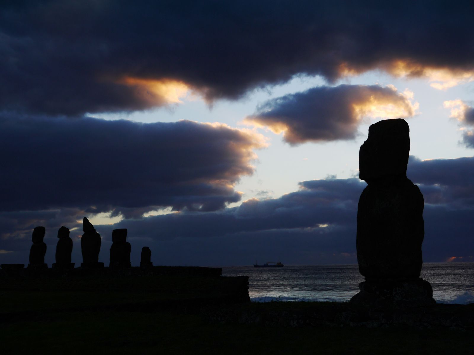 Moai statues